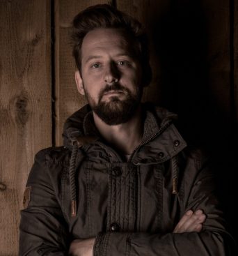 Mario - Lead Vocals und Rhythm Guitar bei URGENT NEEDS