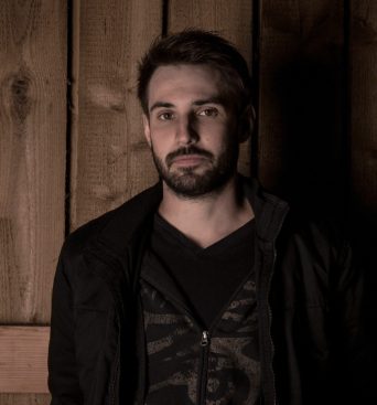Manuel - Bass Guitar und Background Vocals bei URGENT NEEDS